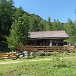 Bergheim Schmidt, Almhütten Im Wald Appartments An Der Piste Alpine Huts In Forrest Appartments Near Slope Turracher Hohe
