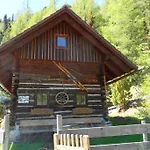 Bergheim Schmidt Ski-in Ski-out Almhuetten Im Wald *