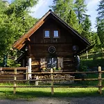 Bergheim Schmidt Ski-in Ski-out Almhuetten Im Wald Apartmán *
