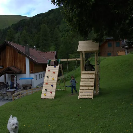 아파트 Bergheim Schmidt Ski-in Ski-out Almhuetten Im Wald