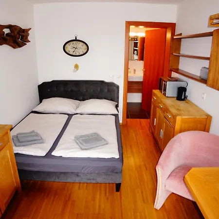 Bergheim Schmidt Ski-In Ski-Out Appartements Almhuetten Im Wald