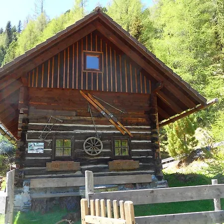 Bergheim Schmidt Ski-in Ski-out Almhuetten Im Wald *