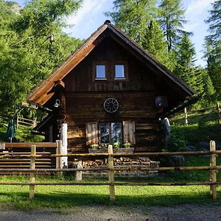 Bergheim Schmidt Ski-in Ski-out Almhuetten Im Wald 아파트 *